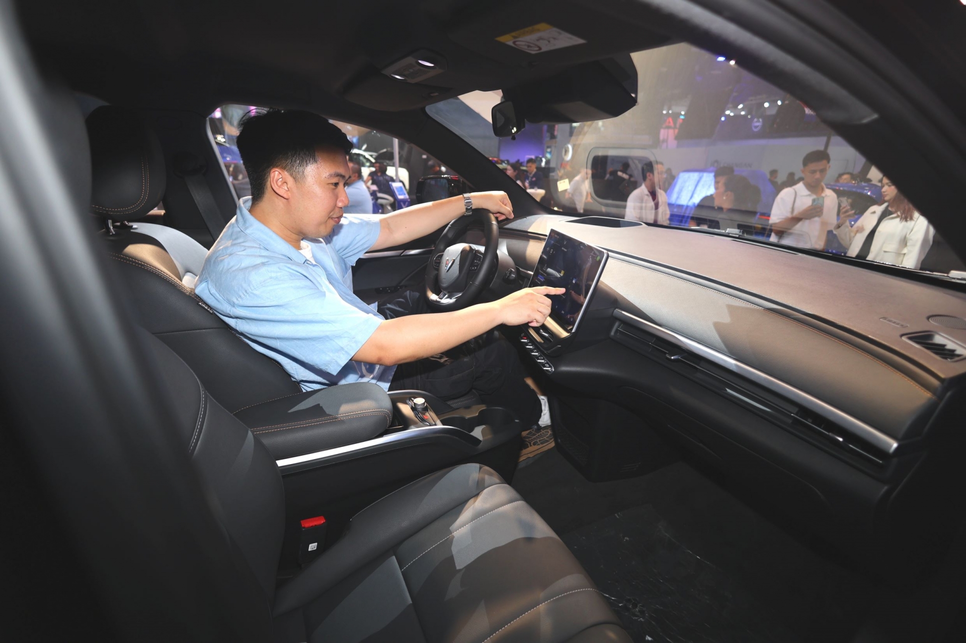 VinFast đồng thời công bố chính sách mua lại hấp dẫn với giá thu mua có thể lên tới 90% giá trị ban đầu của xe, áp dụng với toàn bộ dải sản phẩm của hãng.